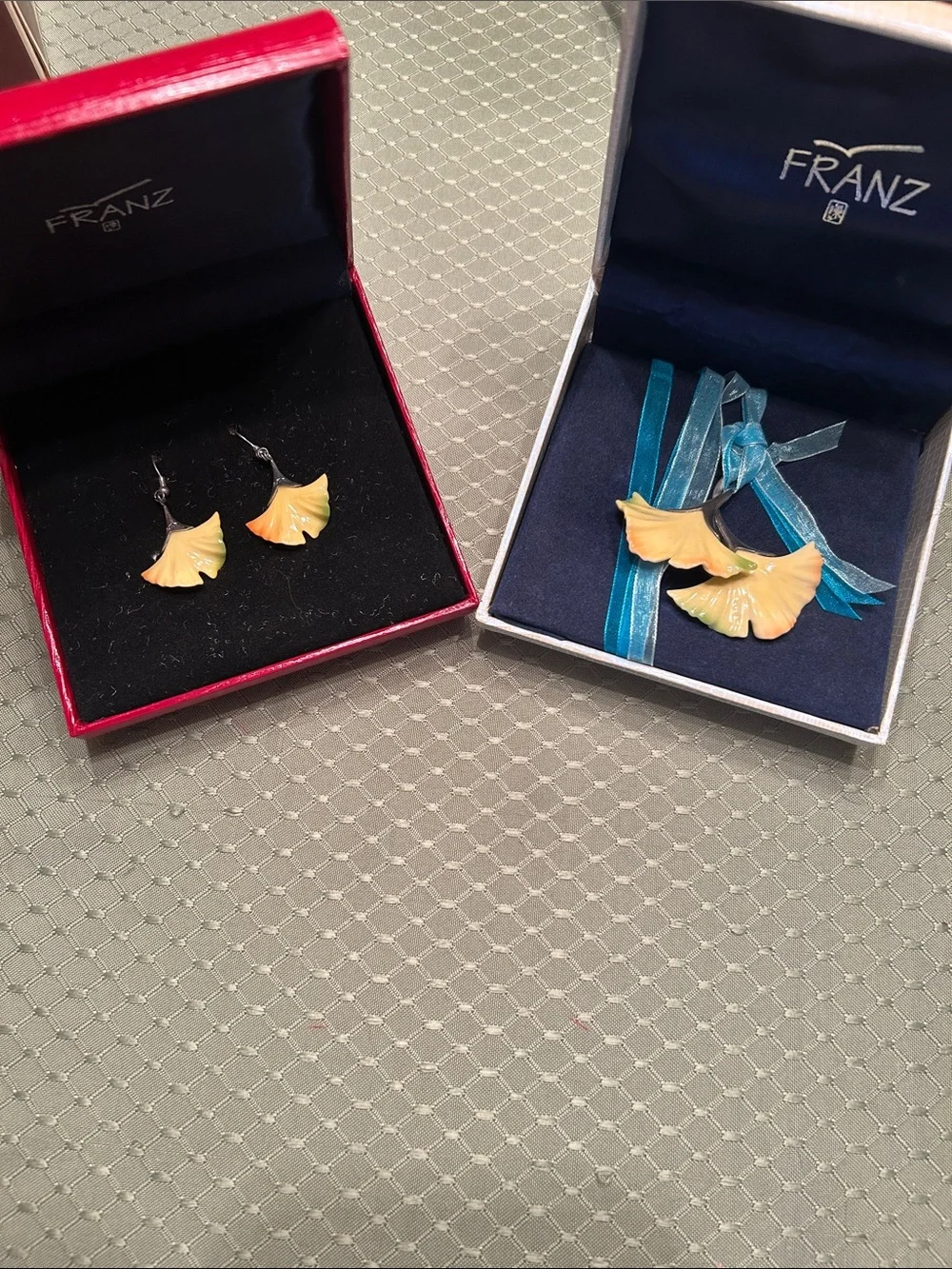 FRANZ Yellow Ginkgo Leaf Pendant & Earrings Set